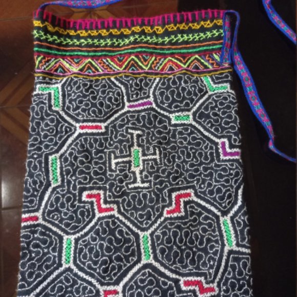 Shipibo bag embroidered by hand design Amazon jungle patterns main image 4